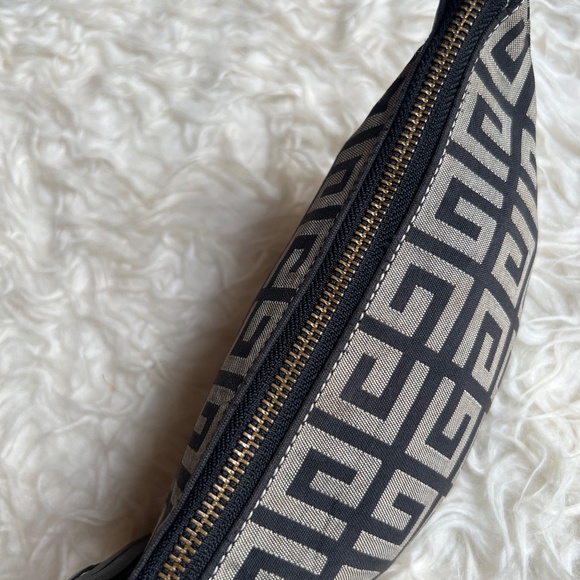 Authentic Rare Givenchy Mini handbag Tassel - Picture 4 of 16